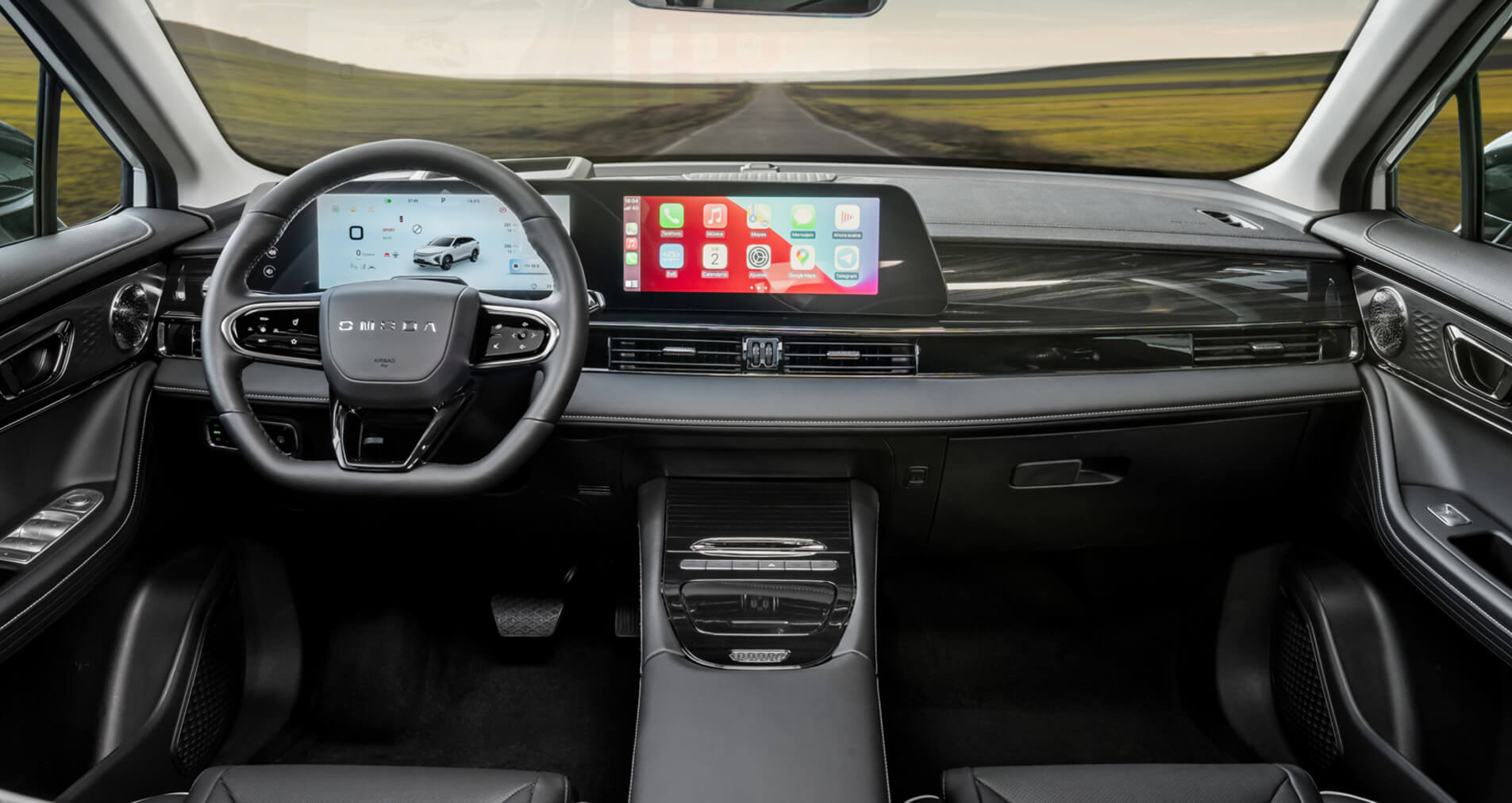 Omoda5 EV - interiér čierny