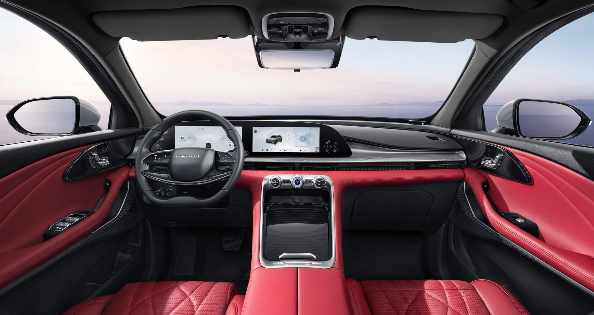 Omoda9 - interiér červený